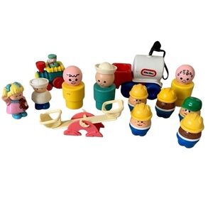 Vintage Fisher Price Little Tykes And Little People Lot Of Thirteen.